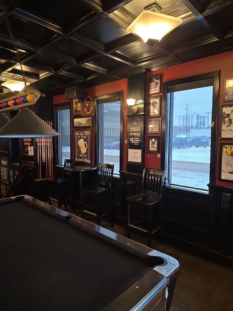 Control Glare on Tables and Screens